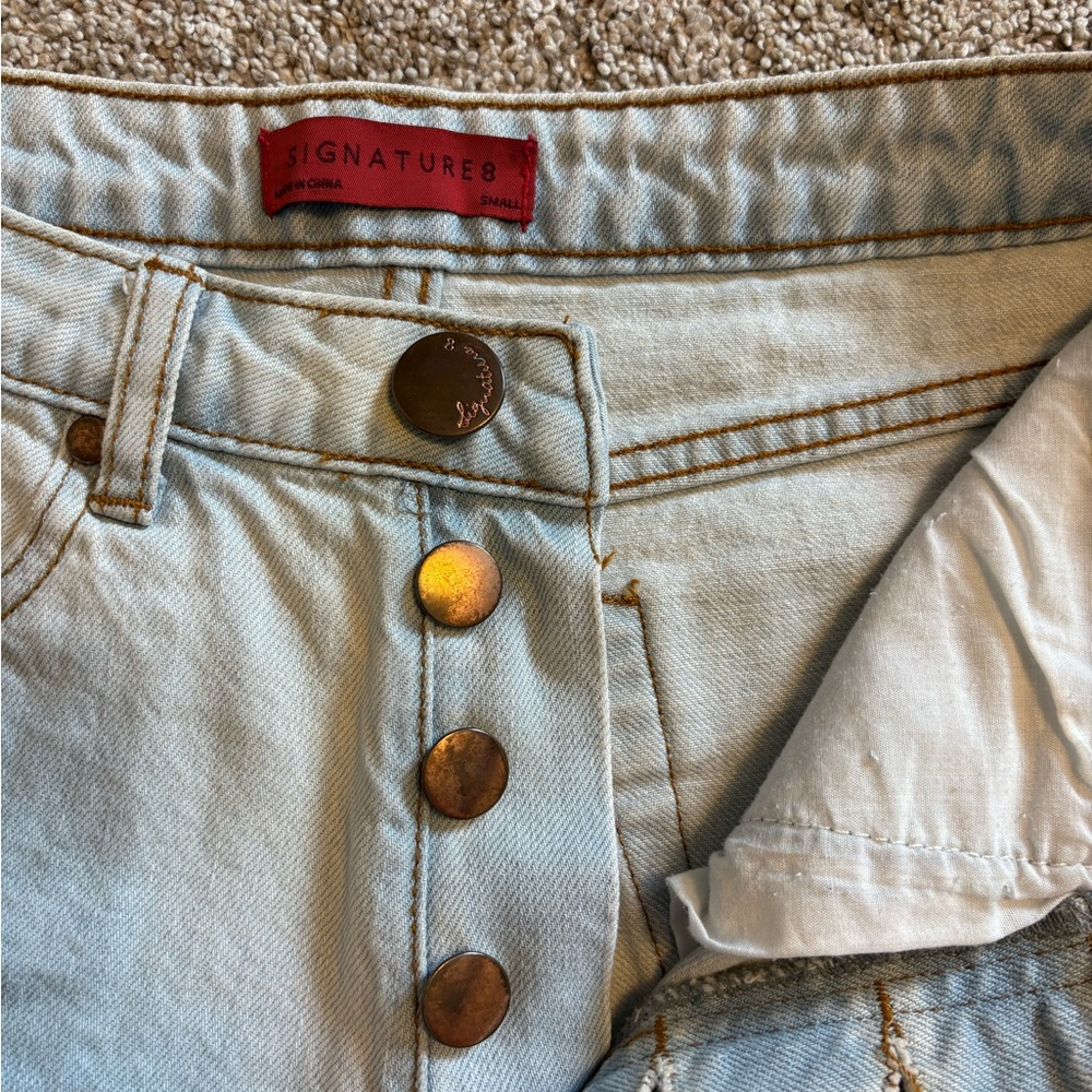 Signature 8 Frayed Denim Women Shorts - Picture 4 of 4
